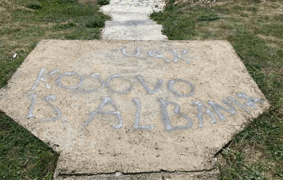 SRAMNI GRAFITI U RODNOM SELU KNEZA LAZARA: U Prilepcu osvanulo 