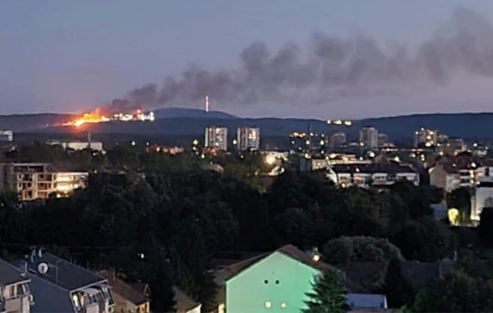 <span style='color:red;'><b>NE DAVIMO BEOGRAD</b></span>: Nadležni da objasne šta je uzrok velikog požara na DEPONIJI u VINČI! (FOTO)