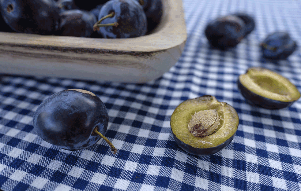 Mala tamnoplava voćka koja će vam ojačati kosti i smanjiti rizik obolevanja raka debelog creva
