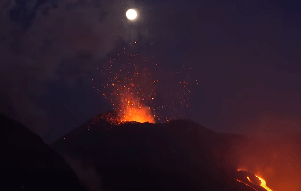 ŠTA SE OVO DOGAĐA?  Zbog pojačane aktivnosti ETNA viša za nekoliko metara