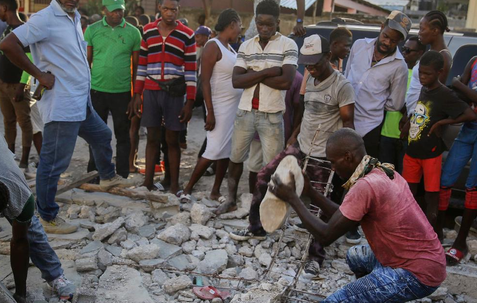 NEVEROVATNA SREĆA NA HAITIJU: Ispod ruševina nakon 3 dana PRONAĐENO 16 ŽIVIH OSOBA!  