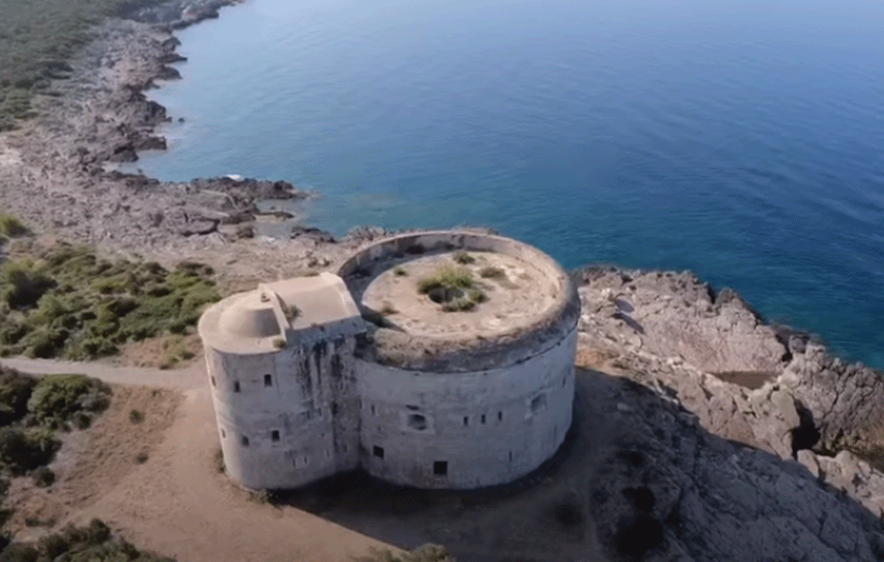 KOMENTARI SAMO PLJUŠTE! Austrougarska tvrđava na crnogorskom primorju oglašena na prodaju?! (FOTO+VIDEO)