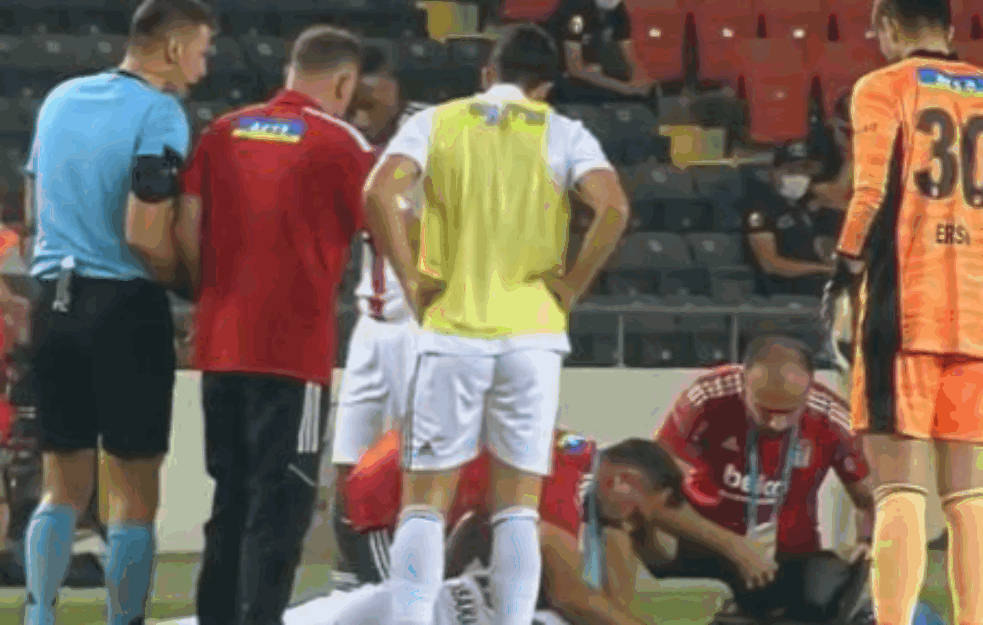 DRAMA U TURSKOM PRVENSTVU: Fudbaler Bešiktaša pao na terenu i ostao da leži!