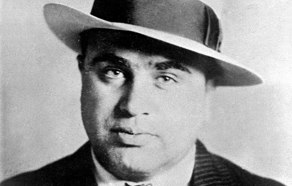Prodaju dedine stvari na aukciji! Unuke <span style='color:red;'><b>Al Kapone</b></span>a stavile privatnu imovinu američkog gangstera na doboš: Pištolj, porodične slike...(FOTO)