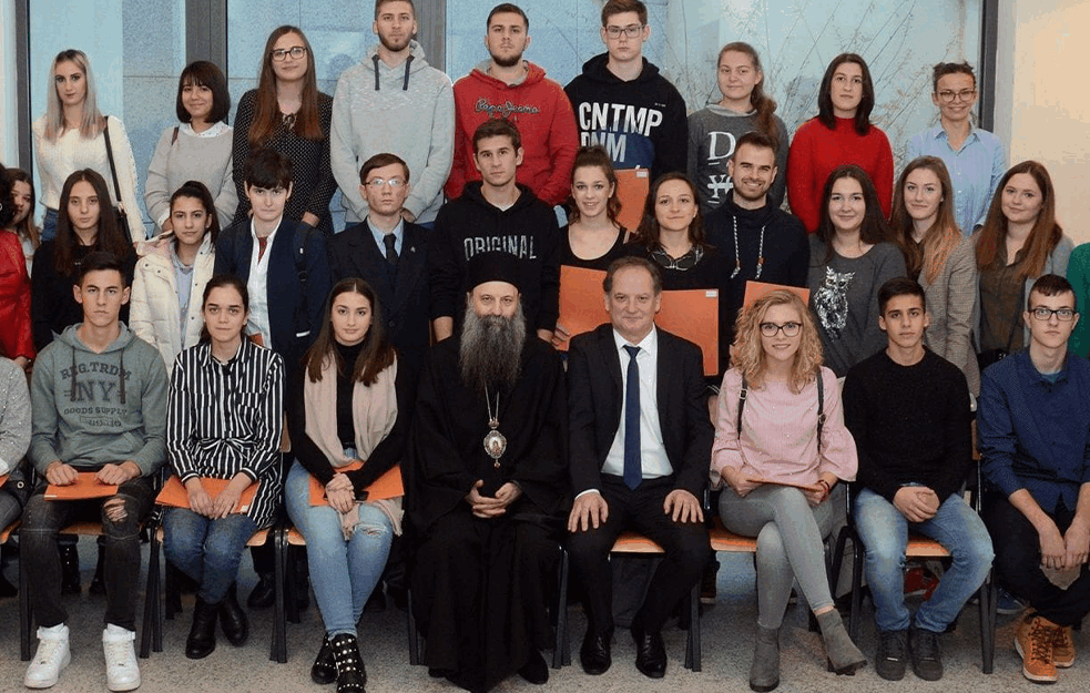 PATRIJARH PORFIRIJE PRVI DONIRAO fondu koji stipendira studente, za njim krenuli i Bajaga i mnogi glumci