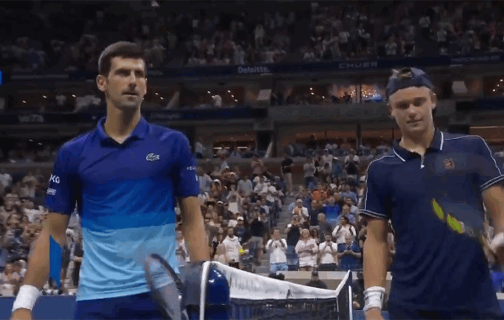 POČELO JE! NOVAK U POHODU NA KALENDARSKI SLEM u 4 seta savladao RUNEA, publika već naoštrila zvižduk PROTIV NAJBOLJEG (VIDEO)