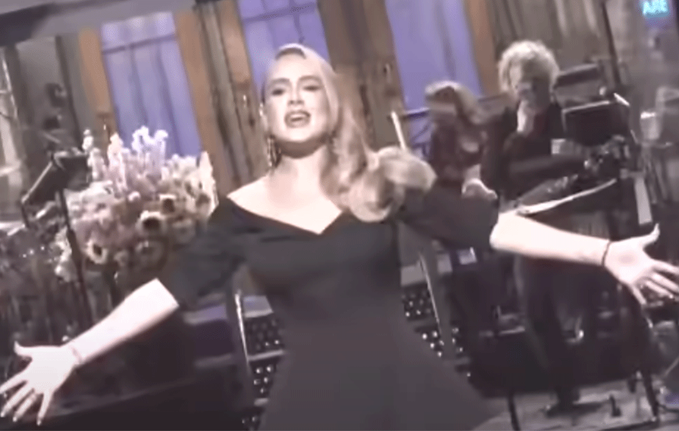 Jedna od najvećih muzičkih zvezda današnjice, ADEL, <span style='color:red;'><b>uživa u ljubavi</b></span> sa novim partnerom u Los Anđelesu (FOTO+VIDEO)