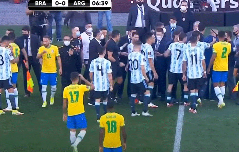 PRVORAZREDNI SKANDAL NA UTAKMICI! Brazilski <span style='color:red;'><b>zdravstveni radnici</b></span> ULETELI NA TEREN: Mesi i Argentinci izbačeni sa stadiona! (VIDEO)