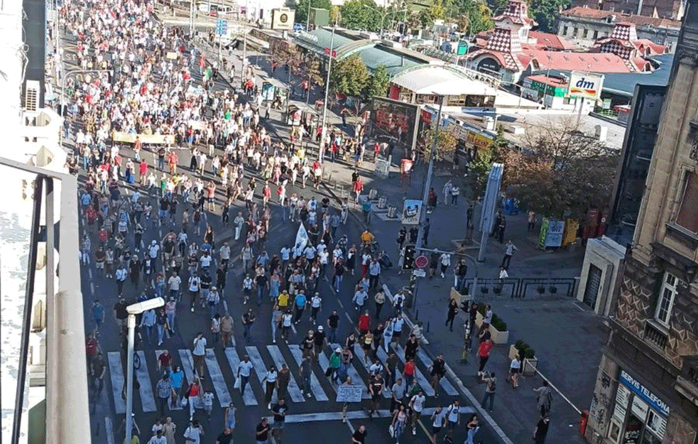 NAJMASOVNIJI EKOLOŠKI <span style='color:red;'><b>USTANAK ZA OPSTANAK</b></span> ZAVRŠEN: Demonstranti blokirali most, došlo i do SUKOBA SA VOZAČIMA! (VIDEO)