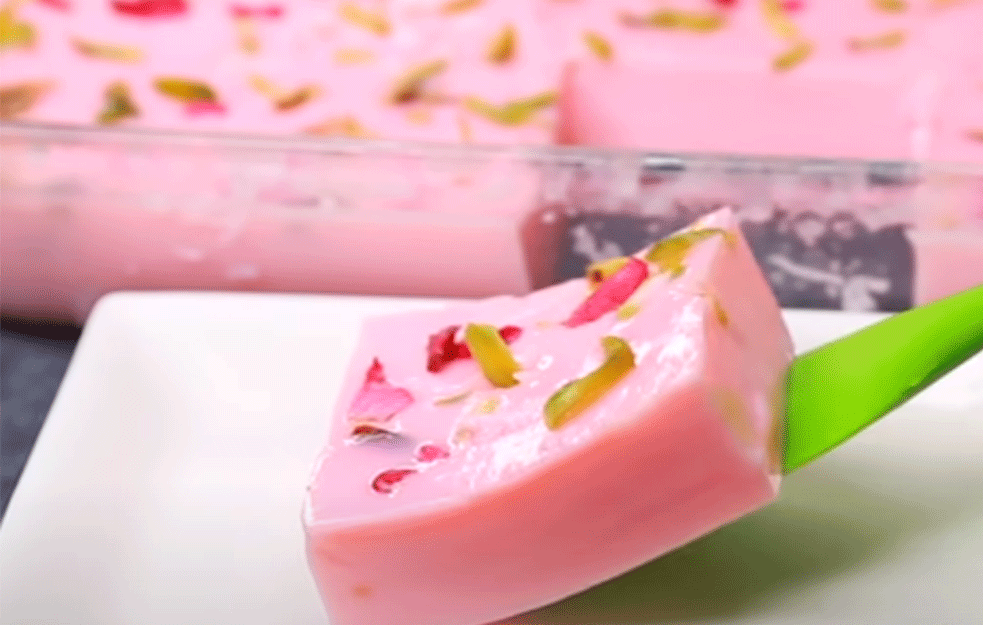 BRZO, LAKO I JEDNOSTAVNO! Pink desert u kojem ćete uživati: Puding sa štrudlicama i listićima nane
