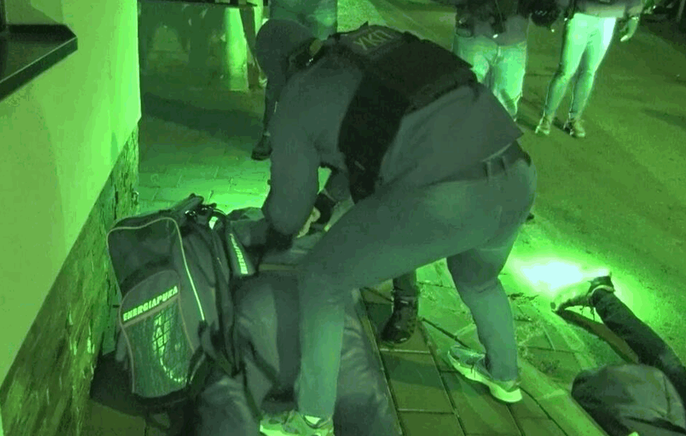 BUŠILI RUPE U ZIDOVIMA DA BI DOŠLI DO PARA! Pala pljačkaška mafija u Užicu, BRAČNI PAR  im čuvao stražu (FOTO+VIDEO)