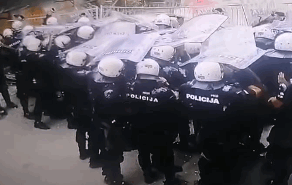 NEMA MIRA NA CETINJU: Nova hapšenja zbog NAPADA NA POLICIJU I PRETNJI ABAZOVIĆU!
