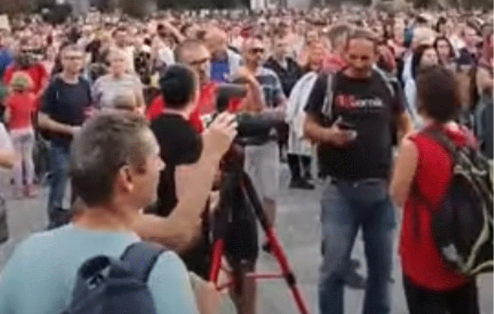 HAOS U LJUBLJANI! Demonstranti na protestu protiv kovid mera traže vanredne izbore (VIDEO)