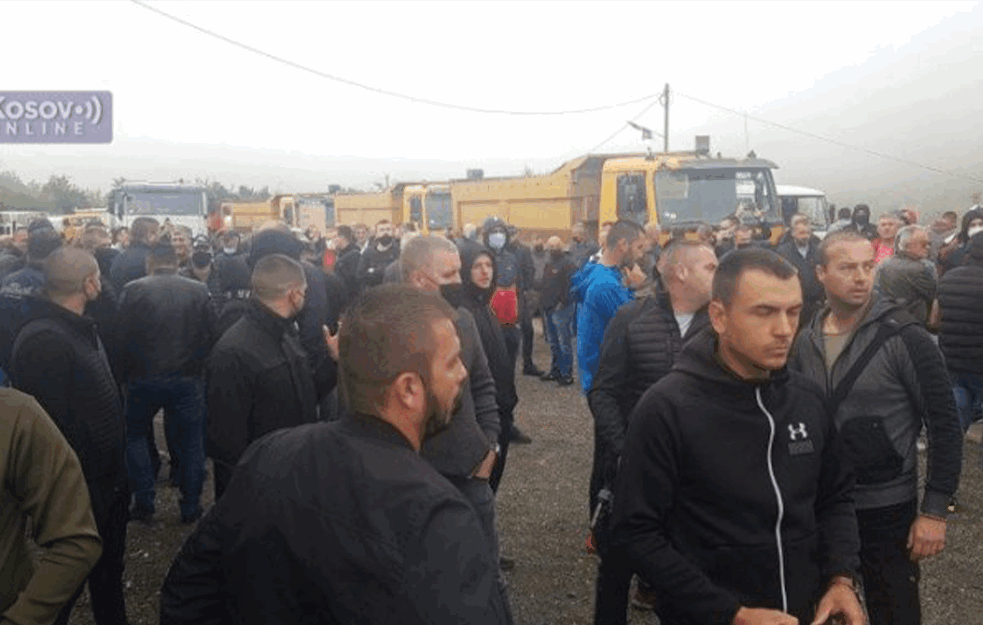 KILOMETARSKE KOLONE NA JARINJU, NAPETOST RASTE! Dovlače interventnu na sever Kosova (FOTO)