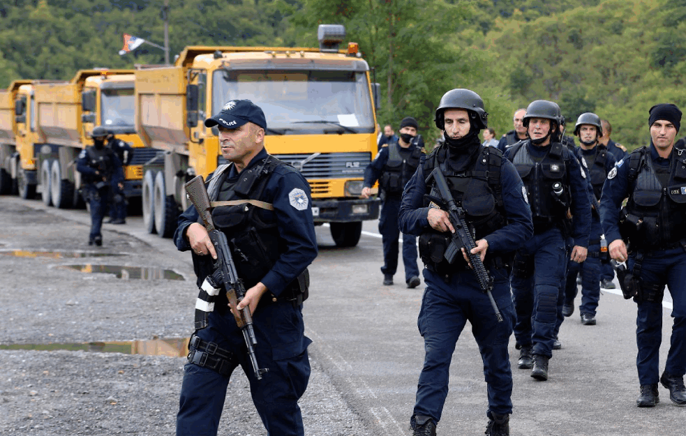 NOVI INCIDENT NA KiM: Kosovska policija BACILA SUZAVAC NA OKUPLJENE GRAĐANE kod prelaza Brnjak! 
