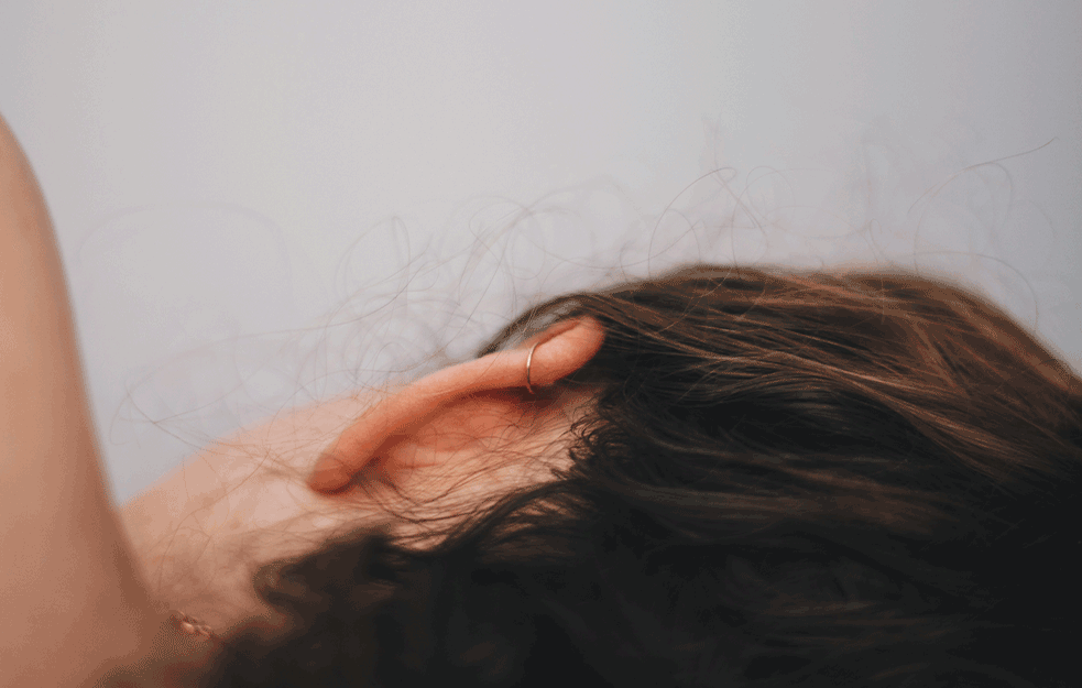 Zašto se javlja zujanje u ušima?