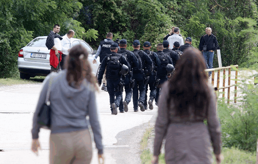 NAJHLADNIJA NOĆ OD POČETKA PROTESTA: Peti dan na prelazima Jarinje i Brnjak, sve više Srba pristiže