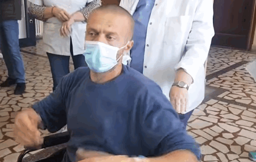 IZBACILI SU ME NA ASFALT, UDARALI PO LEĐIMA, IZBILI SU MI ZUB! ROSU brutalno pretukli Srbina kad je krenu po drva (VIDEO)