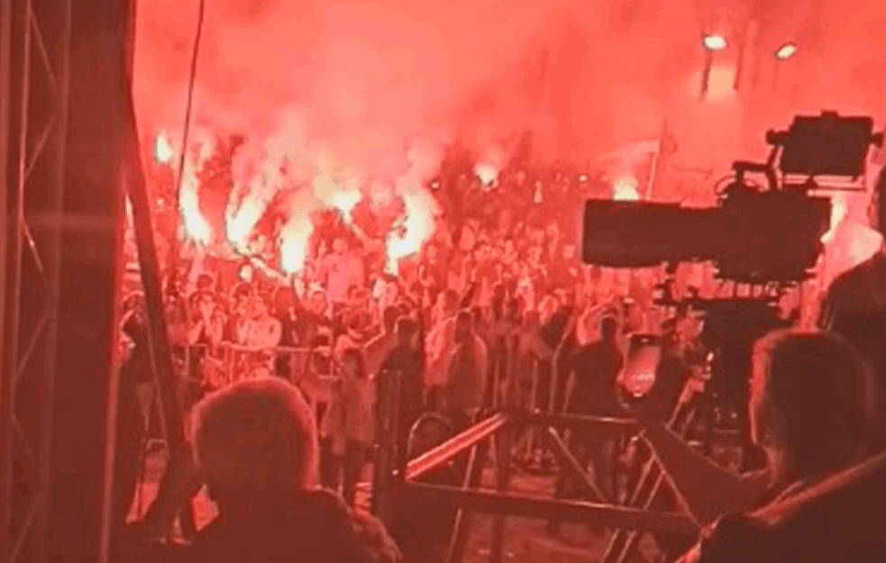 SPEKTAKULARNA BAKLJADA U BERANAMA! Joanikije: Patrijarh nam je doneo blagoslov, mir i pomirenje (FOTO+VIDEO)
