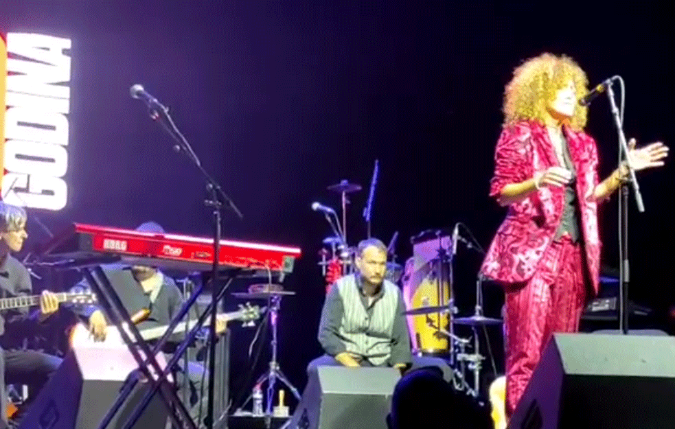 JUBILARNI KONCERT I 40 GODINA POSTOJANJA GRUPE ZANA: Suze za Marinu Tucaković! (FOTO+VIDEO)