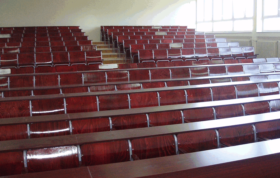 NE MOGU PREDAVANJA I VEŽBE ALI BRUCOŠIJADA MOŽE! Pozivaju i stare studente, ne mare za koronu i mere (FOTO)