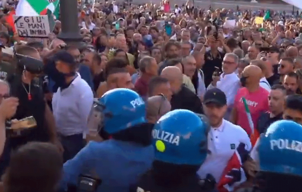 PROTESTI U ITALIJI: Podrška ženama Avganistana i zahtev talibanskim vlastima (VIDEO)