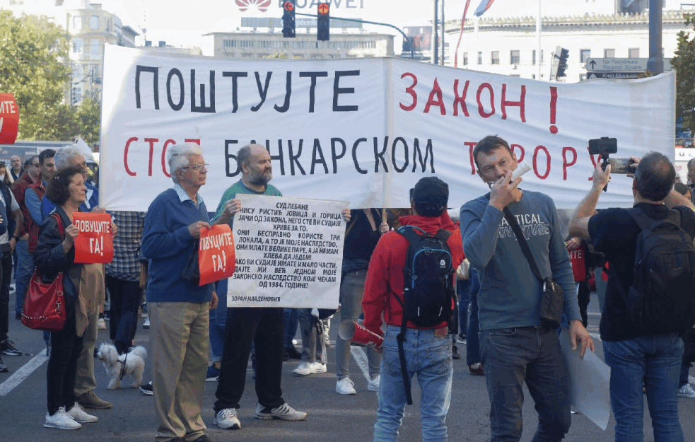 PROTEST SE ZAHUKTAO: ADVOKATI BLOKIRALI CENTAR BEOGRADA, zaustavila ih policija