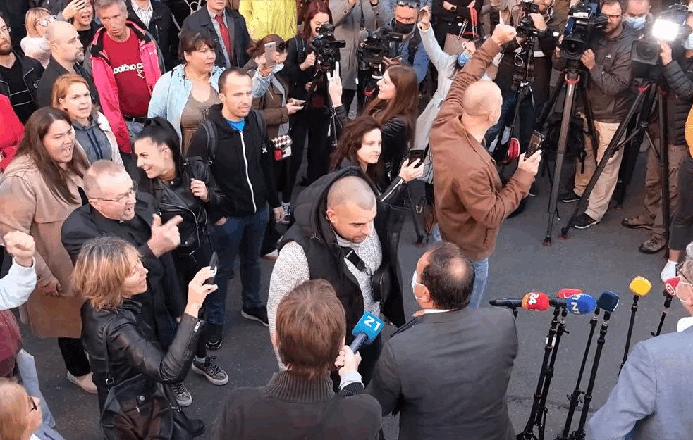 NE ŽELE NI VAKCINU NI TEST! Protest hrvatskih medicinara zbog kovid propusnica u zdravstvu (VIDEO)