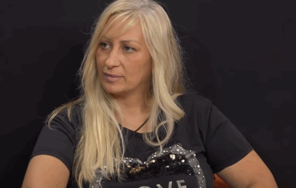 '<span style='color:red;'><b>CRNA UDOVICA</b></span>' U SUDNICI: Pere ruke od zločina i udara na svekrvu! (VIDEO) 

