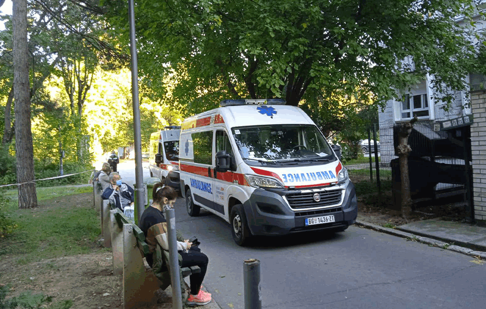 TRAGEDIJA NA BEŽANIJSKOJ KOSI: Žena skočila sa PETOG SPRATA