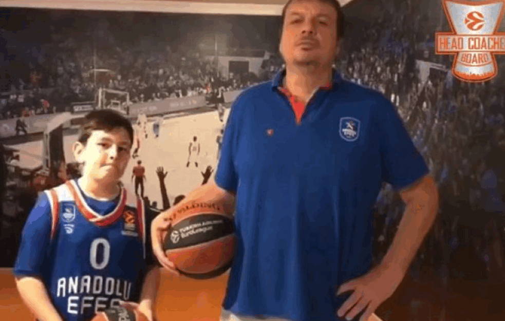 ĆALE, BOLJI SAM OD TEBE! Sin najboljeg trenera Evrolige u stručnom štabu Efesa: Ni tata nije loš, evo kako igraju basket (VIDEO)