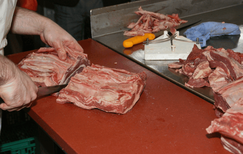 ŠVEDSKE CENE, SRPSKI STANDARD: Skočila cena mesa, kilogram junetine i do 950 dinara!      

