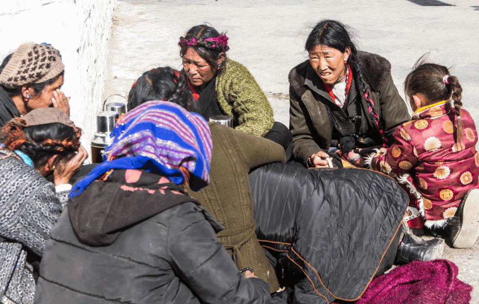 NEBESKA SAHRANA, tibetanski običaj od kojeg će vam se PREVRNUTI ŽELUDAC! (UZNEMIRUJUĆI VIDEO 18+)