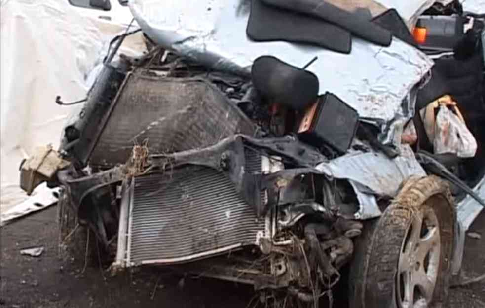 Teška saobraćajna nesreća u Železniku: Petoro povređenih posle prevrtanja automobila