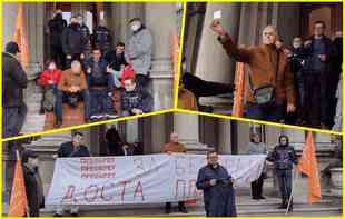 BLOKADE, <span style='color:red;'><b>TRANSPARENTI</b></span>, SUKOBI: FRKA ISPRED SKUPŠTINE GRADA: `Vesić zbog grejanja svakoj porodici duguje 2.000 evra` (VIDEO+FOTO)