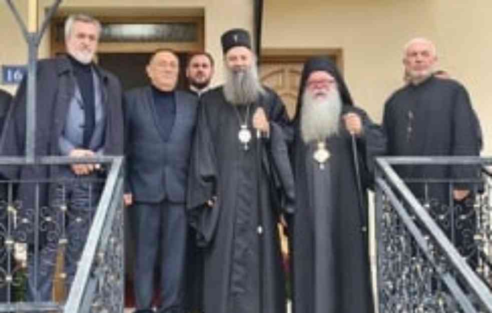 PATRIJARH PORFIRIJE STIGAO U SARAJEVO: Dočekao ga mitropolit Hrizostom sa sveštenstvom Srpske pravoslavne crkve! 
