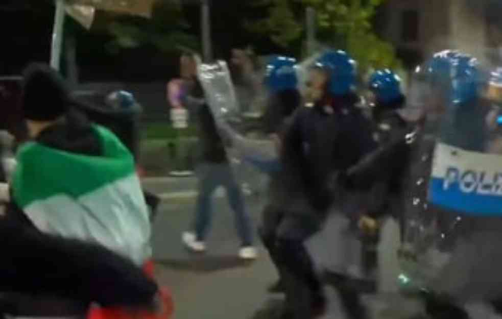 HAOS U MILANU ZBOG UVOĐENJA OBAVEZNIH KOVID PROPUSNICA: Žestoki sukobi policije i demonstranata! (VIDEO) 

