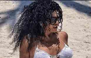LIDIJA VUKIĆEVIĆ POZIRALA U PESKU: Glumica uživa na EGZOTIČNOJ destinaciji, objavila PROVOKATIVNE fotografije sa plaže! (FOTO) 

