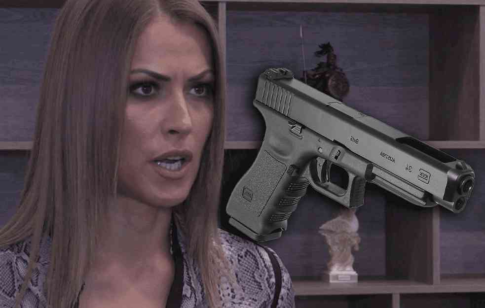 ŠIROKO! DIJANA HRKALOVIĆ POKLONILA SVOJ PIŠTOLJ! A, za tatinog sina - GLOK

