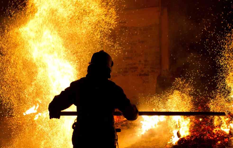 TRAGEDIJA U BRČKOM:  Šest osoba poginulo u požaru! 

