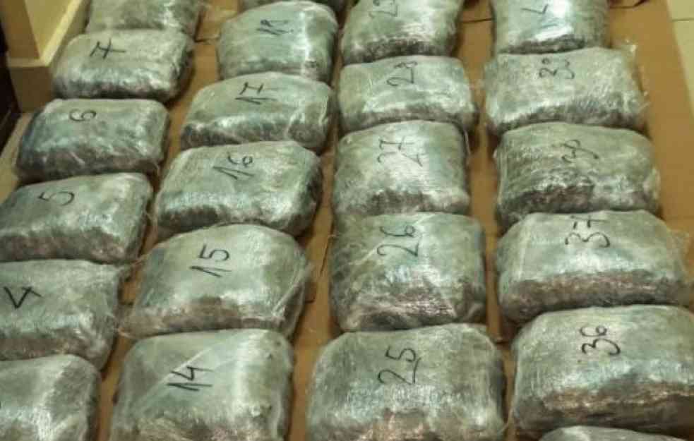 ZAPLENJENO VIŠE OD 90 KILOGRAMA DROGE: Policijska akcija u Prijepolju, osumnjičeni uhapšen! 

