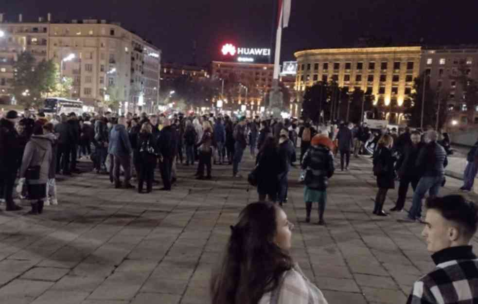 GLAS NA PROTESTU U CENTRU BEOGRADA! Građani se ne mire sa uvođenjem kovid propusnica (VIDEO)