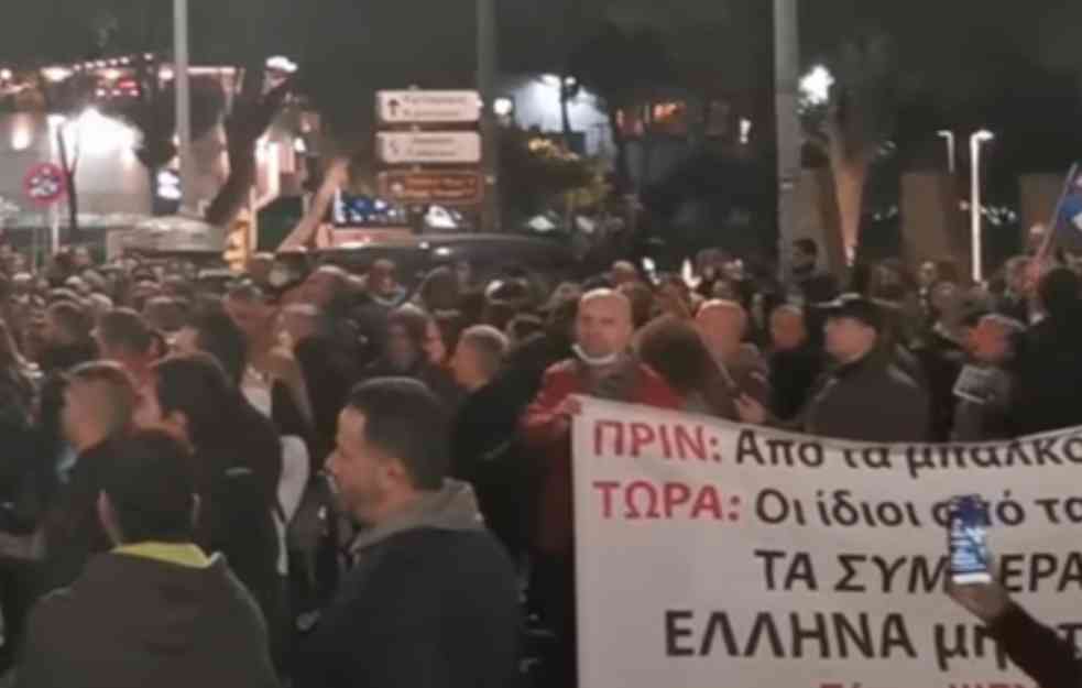 PROTEST U SOLUNU! Grci na ulicama zbog OBAVEZNE vakcinacije! (VIDEO)