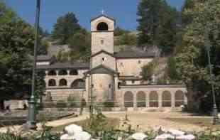 SRAMOTA U CRNOJ GORI! Komite na Cetinju na dan manastirske slave vređale mitropolita (VIDEO)