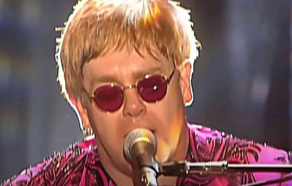 Elton Džon dobio RETKO kraljevsko odlikovanje od princa Čarlsa (FOTO+VIDEO)