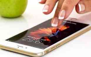 VEČITA DILEMA! Android ili iPhone: Evo šta je <span style='color:red;'><b>bolji izbor</b></span>