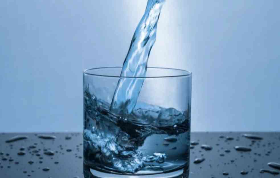 Devet ZLATNIH saveta da naučite decu da piju dovoljno vode, ali o jednoj stvari vodite RAČUNA!