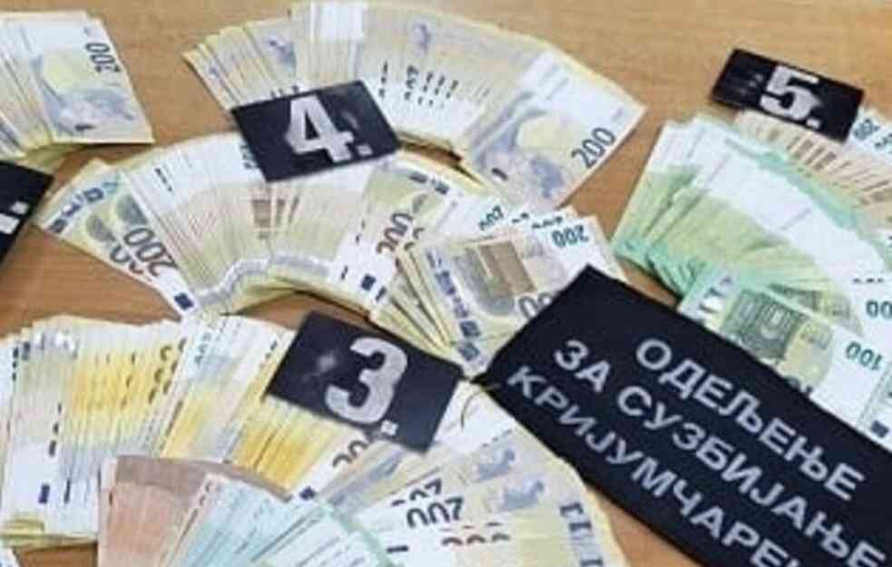 VELIKA ZAPLENA NA GRADINI: Carinici sprečili pokušaj krijumčarenja 230.000 evra! (FOTO) 