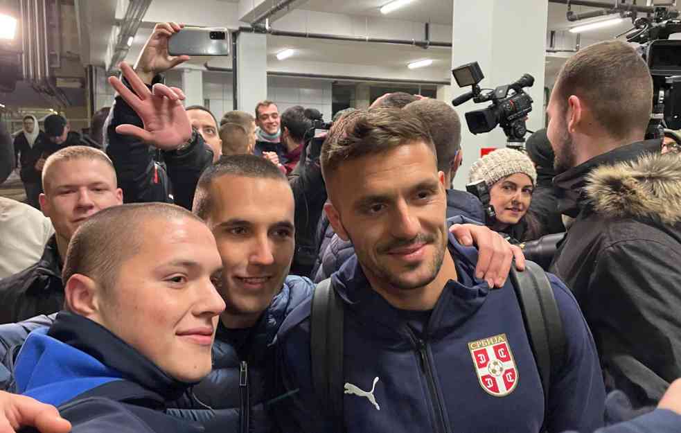 MERCEDESI, TOJOTE, AUDIJI! Novak ih dovezao, a evo kako su Mitrović, Tadić, Vlahović i Kostić zapalili sa dočeka (FOTO)