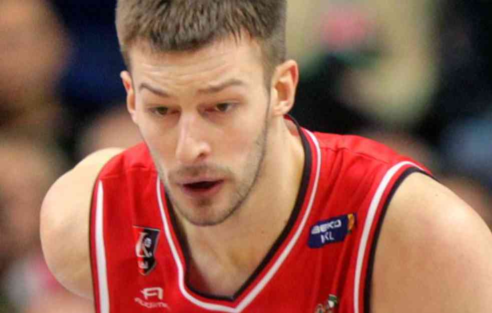JELOVAC NA INTENZIVNOJ NEZI! Srpski košarkaš imao moždani udar na treningu